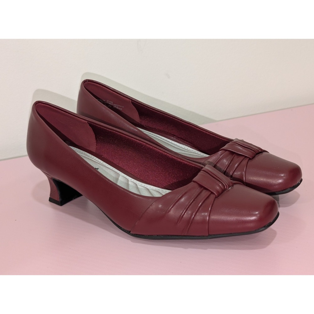 Easy‎ Street Women's Red Waive Heels Faux Leather Dress Pumps Sz. 7.5W NWOB